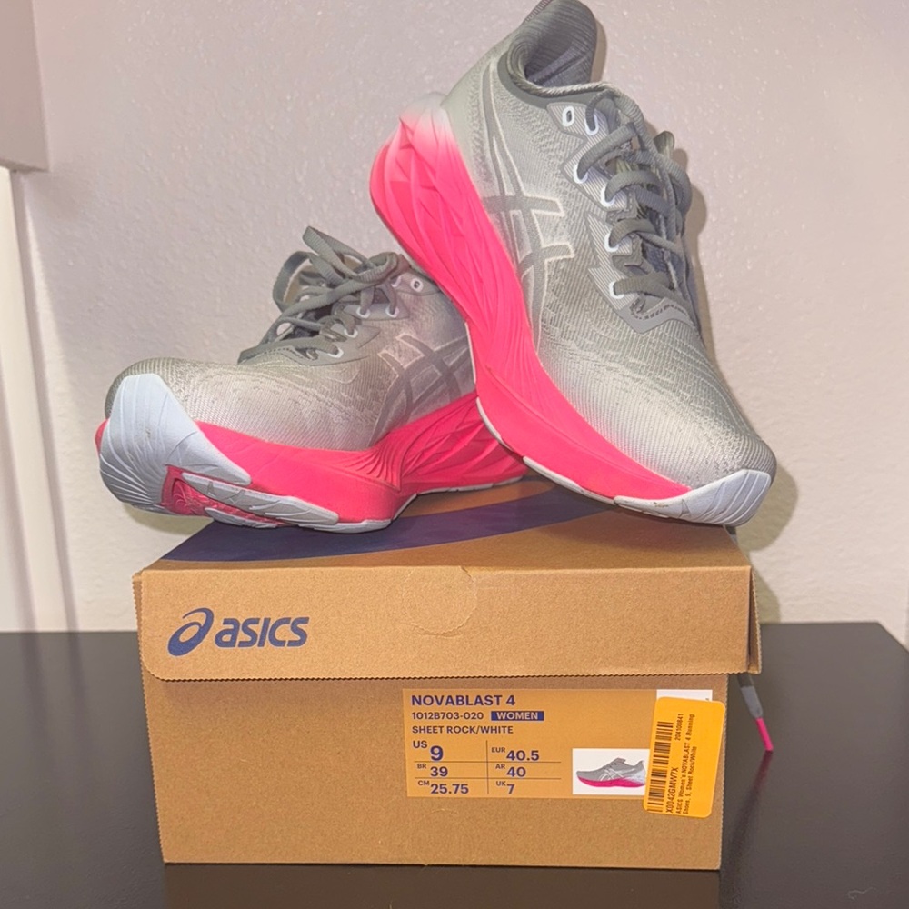 ASICS Women's Novablast 4 Shoes - Sheet Rock and White